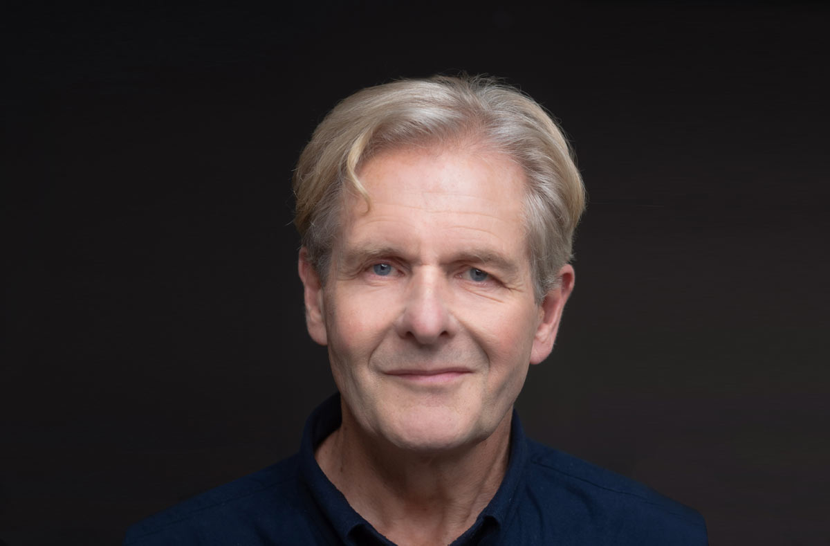 Robert Bathurst