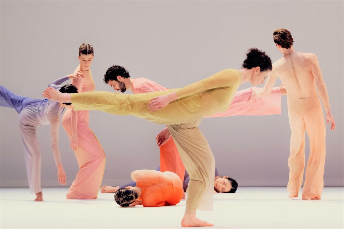 The company of Pam Tanowitz Dance in a tangled group in Pastoral. Photo by Lawrence Sumulong